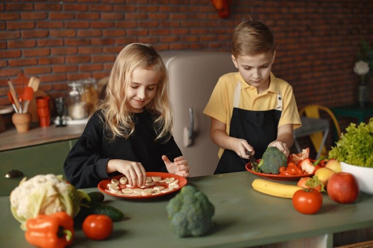 Jedzenie owoców i warzyw związane jest z dobrym samopoczuciem psychicznym dzieci